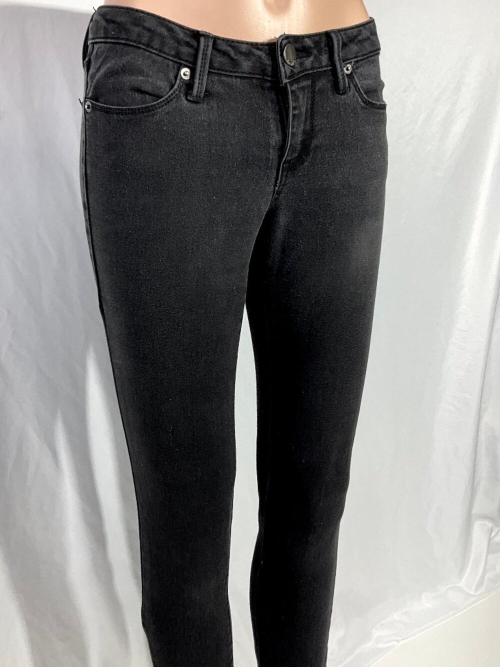 No Boudaries Size 1 Black Skinny Jeans Womens Denim 3/$14